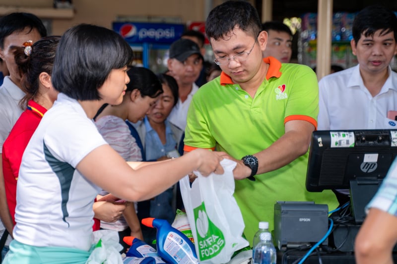 “Ngày hội công nhân – Phiên chợ nghĩa tình” diễn ra từ ngày 28/12/2024 đến hết ngày 24/1/2025. Ảnh: SATRA