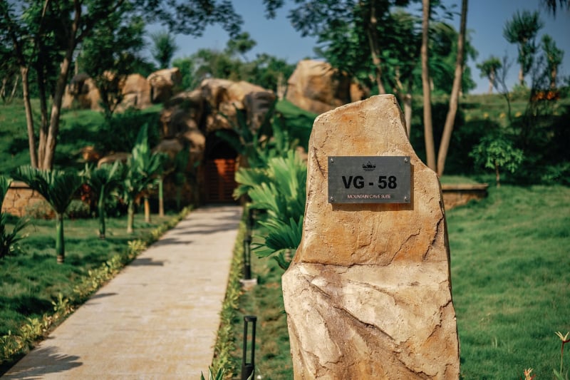 Độc đáo Mountain Cave Suite (loại hình Bungalow chui núi) chỉ có tại LAMORI Resort & Spa.