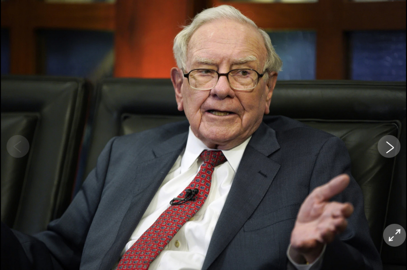 Chủ tịch kiêm Giám đốc điều hành Berkshire Hathaway, Warren Buffett, phát biểu trong một cuộc phỏng vấn. Ảnh: AP