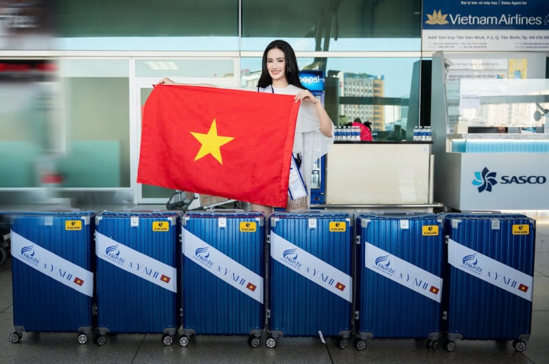 Nàng hậu mang theo 30 bộ trang phục để tham gia các hoạt động