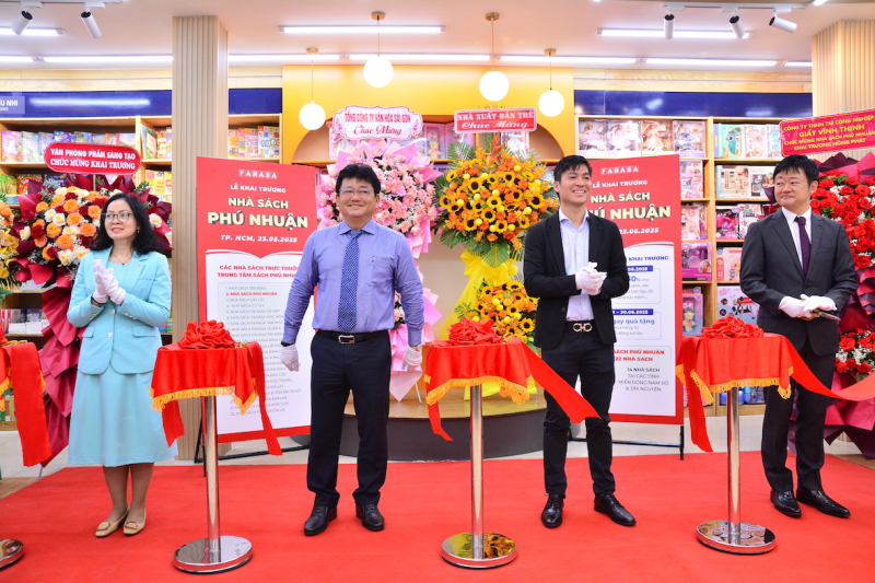 Fahasa đưa vào hoạt động hai nhà sách hiện đại tại TPHCM