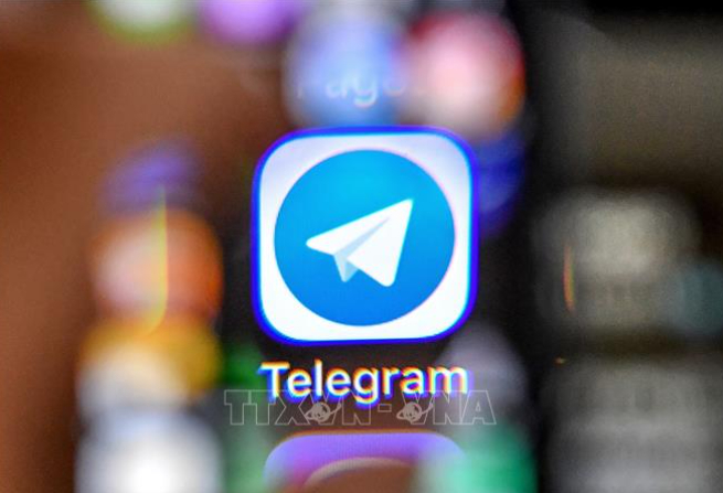 Biểu tượng của Telegram trên màn hình điện thoại. Ảnh: AFP/TTXVN