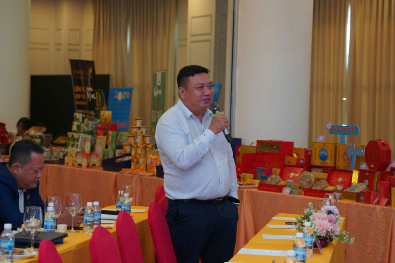 Các lãnh đạo và cán bộ văn phòng một số Hội địa phương đã chia sẻ các sáng kiến, mô hình giao thương tiêu biểu, thiết thực tại địa phương, đơn vị mình