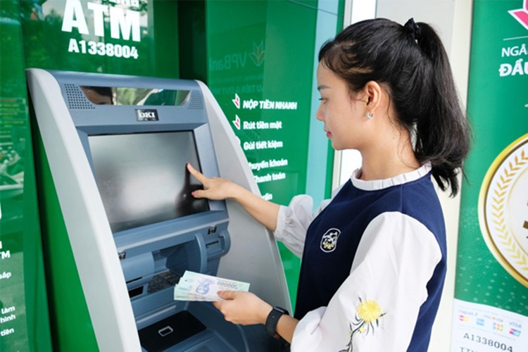 Những khoản tiền chuyển - nhận phi kinh doanh, không do đầu tư vốn, có tính cách riêng tư giữa các cá nhân sẽ không chịu thuế. Ảnh: Internet