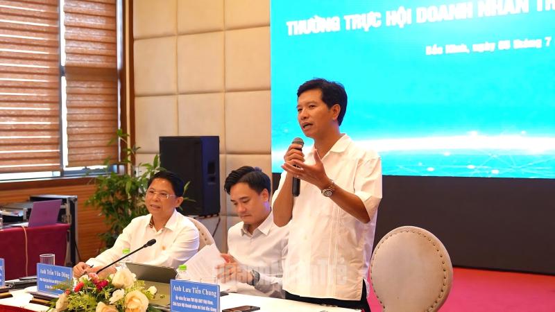 Ông Lưu Tiến Chung, Chủ tịch Hội Doanh nhân trẻ Bắc Giang (trước hợp nhất) phát biểu tại hội nghị.