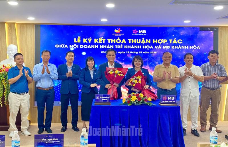 Hội Doanh nhân trẻ Khánh Hòa và Ngân hàng TMCP Quân đội – Chi nhánh Khánh Hòa ký kết thỏa thuận hợp tác.