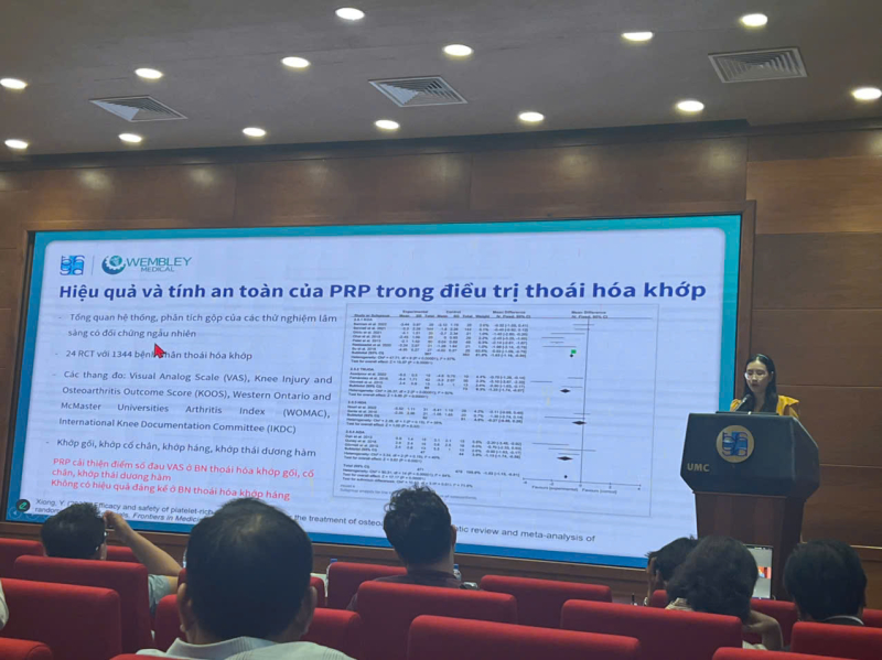 Các chuyên gia y tế đang trình bày những tính năng điều trị của huyết tương giàu tiểu cầu trong các bệnh lý cơ xương khớp