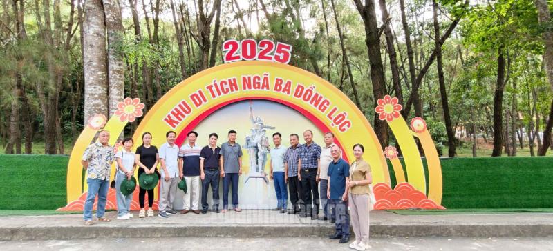 Hội DNT Cao Bằng tham quan, dâng hương tại Khu di tích Ngã ba Đồng Lộc (tỉnh Hà Tĩnh)