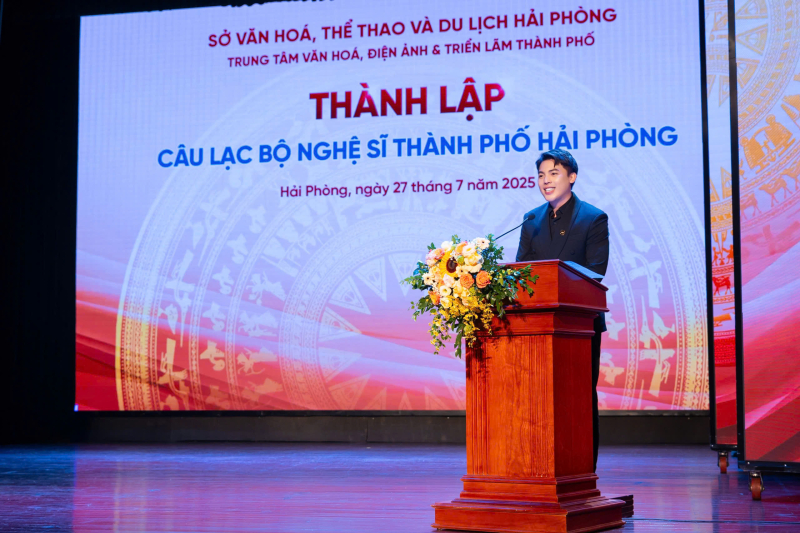 Đạo diễn Duy Khánh nhận được nhiệm vụ mới
