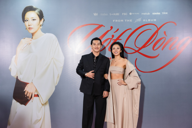 Văn Mai Hương cùng bạn diễn Thiên Minh