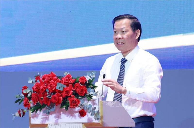Chủ nhiệm Uỷ ban Kinh tế và Tài chính của Quốc hội Phan Văn Mãi quán triệt nội dung của Nghị quyết số 222/2025/QH15 của Quốc hội. Ảnh: Dương Giang/TTXVN