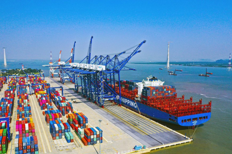 Xuất nhập khẩu là điểm sáng trong bức tranh kinh tế 7 tháng năm 2025. Ảnh TTXVN