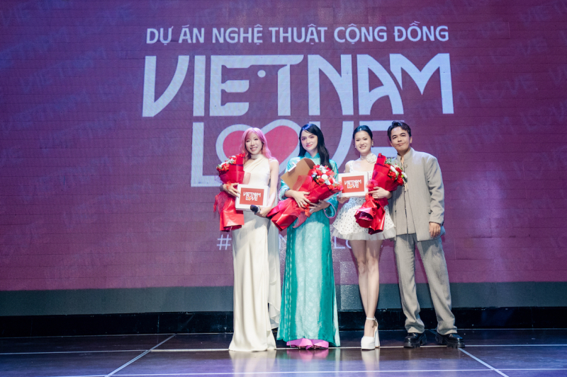 Đạo diễn Trần Thành Trung cùng ca sĩ Trang Pháp, Hoa hậu Hương Giang, diễn viên