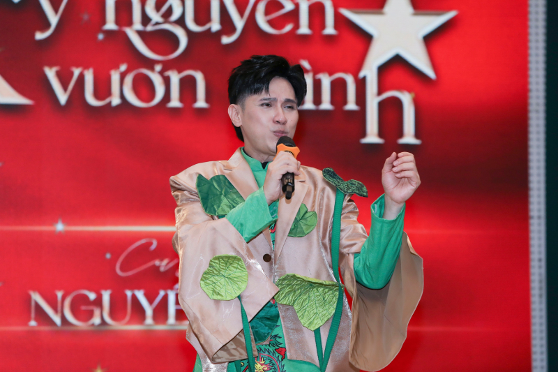 Ca sĩ Nguyên Vũ thể hiện ca khúc chủ đề trong ngày công bố dự án