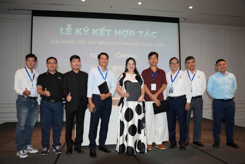 Các đối tác ký kết với OMP tại buổi ký kết