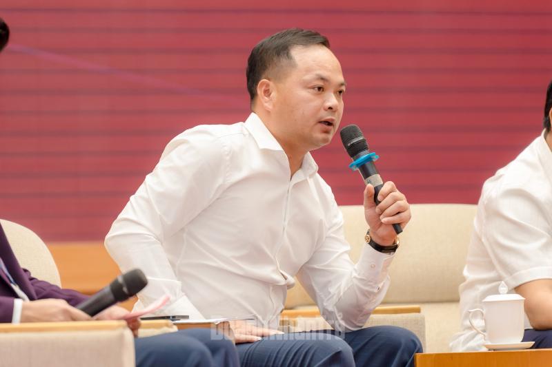 Phó Chủ tịch Hội Doanh nhân trẻ Việt Nam Đỗ Duy Liên phát biểu tại phiên đối thoại.
