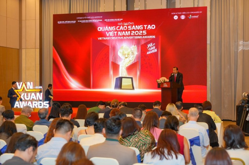 Ông Nguyễn Tuấn Quỳnh - Trưởng ban giám khảo Vạn Xuân Awards tại sự kiện
