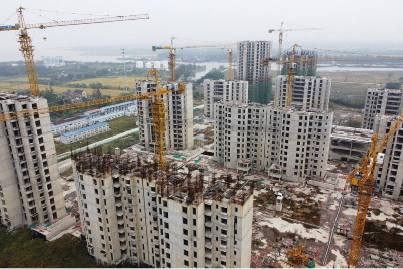 Sự sụp đổ của Evergrande cho đến nay là sự sụp đổ lớn nhất trong cuộc khủng hoảng đã kéo tụt tăng trưởng kinh tế Trung Quốc và gây ra kỷ lục về số lượng các nhà xây dựng gặp khó khăn. Ảnh: Reuters