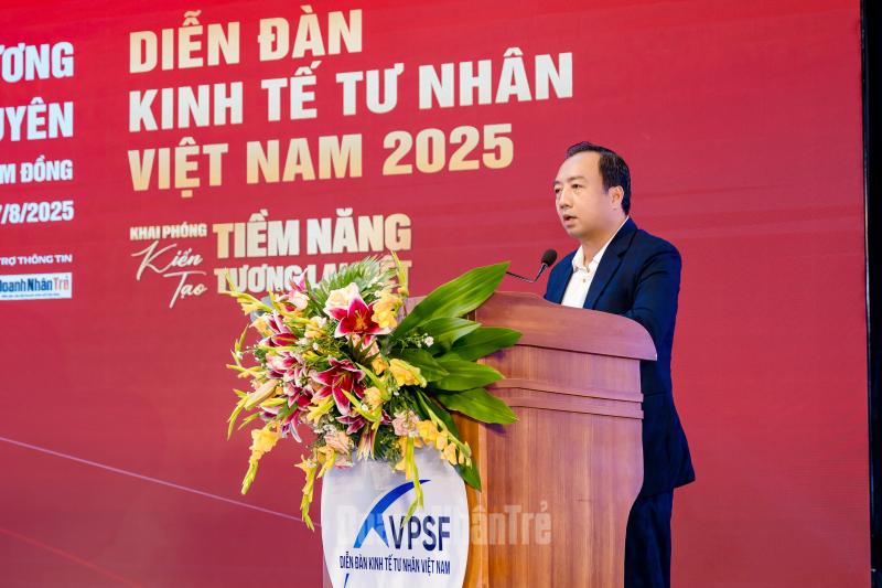 Ông Phan Thanh Thiên, Phó Chủ tịch Hội Doanh nhân trẻ Việt Nam, Phó Trưởng BTC VPSF 2025 phát biểu khai mạc.