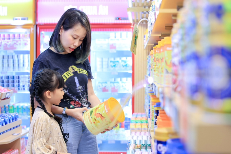 Optimum là dòng sữa đầu tiên tại Việt Nam có chứa 6 HMO – thành phần chiếm đến 58% tổng lượng HMO có trong sữa mẹ (Ảnh: Minh Anh). 