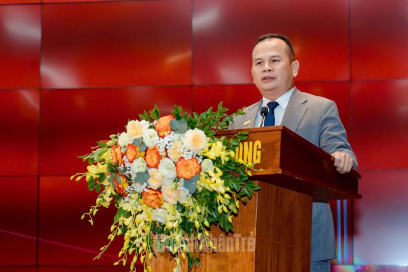 Phó Chủ tịch - Tổng thư ký Hội Doanh nghiệp trẻ Hà Nội Trần Văn Minh phát biểu tham luận.