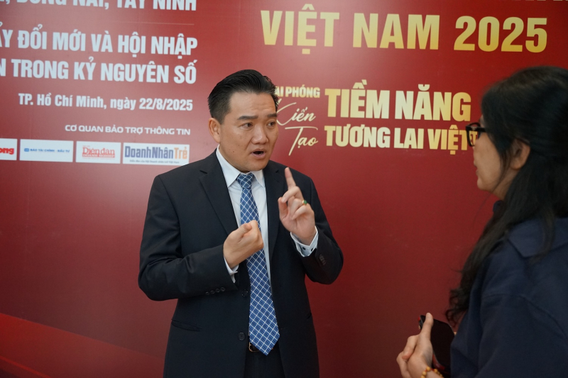 Ông Nguyễn Trường Thi - Phó Giám đốc Sở Công thương TP.HCM trả lời phỏng vấn