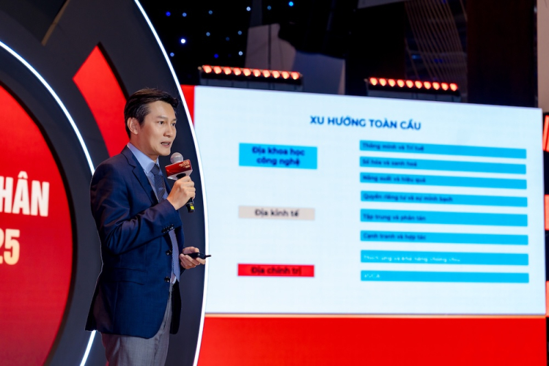 Ông Phạm Phú Trường, Chủ tịch Hội doanh nhân trẻ TP.HCM nhiệm kỳ XI, Phó Giám đốc trung tâm cách mạng công nghiệp lần thứ 4 phát biểu tham luận tại sự kiện