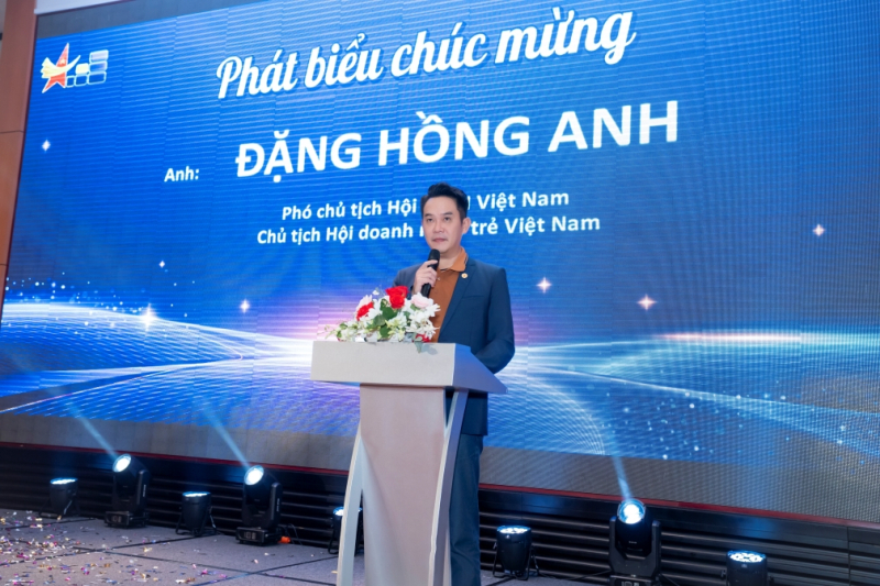 Chủ tịch Hội DNT VN Đặng Hồng Anh phát biểu tại sự kiện