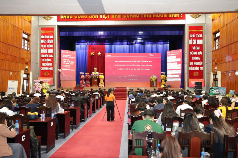 Hơn 300 đại biểu về tham dự chương trình