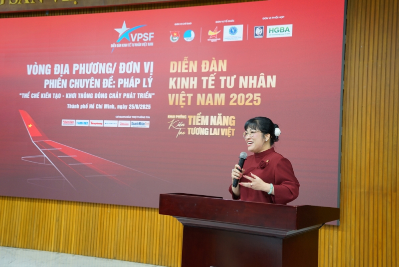 ThS. Lưu Thị Thanh Mẫu - Phó Chủ tịch Hội Doanh nhân trẻ Việt Nam, Phó Chủ tịch Hiệp hội Doanh nghiệp xanh TP.HCM, Phó Chủ tịch Hiệp hội Bất động sản TP.HCM, CEO Phuc Khang Corporation phát biểu tại sự kiện