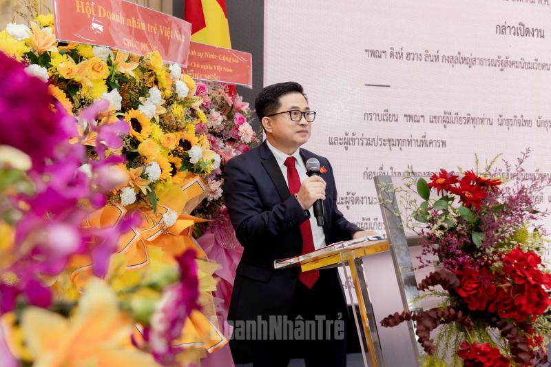 Tổng lãnh sự Việt Nam tại Khỏn Kèn (Thái Lan) Đinh Hoàng Linh phát biểu.