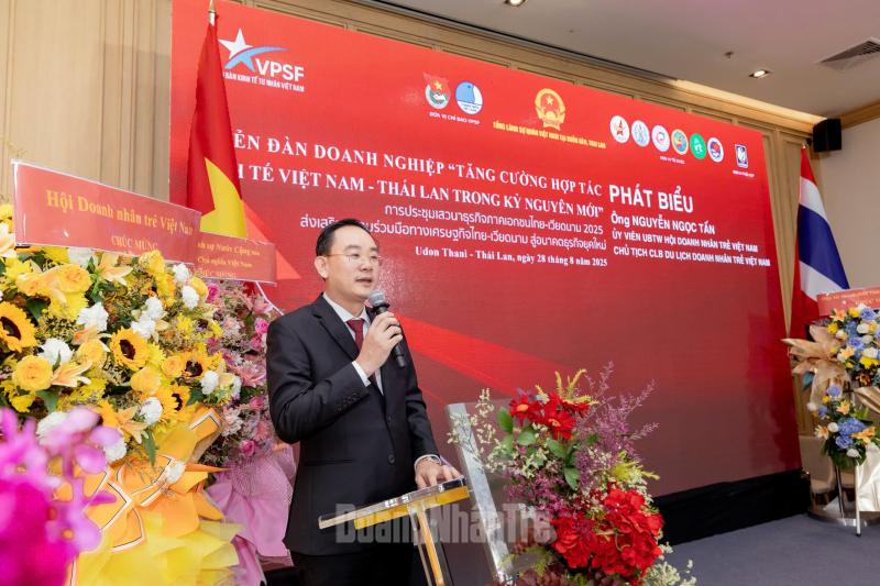 Ông Nguyễn Ngọc Tấn, Chủ tịch CLB Du lịch Doanh nhân trẻ Việt Nam, Tổng Giám đốc SACO Travel, Trưởng BTC Phiên đối thoại phát biểu.