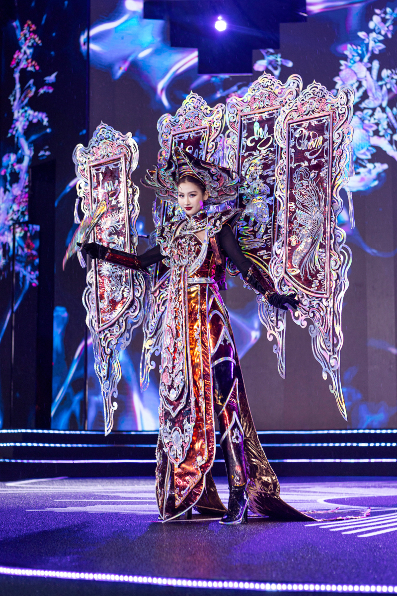 Hoa hậu Quế Anh trình diễn trong đêm thi