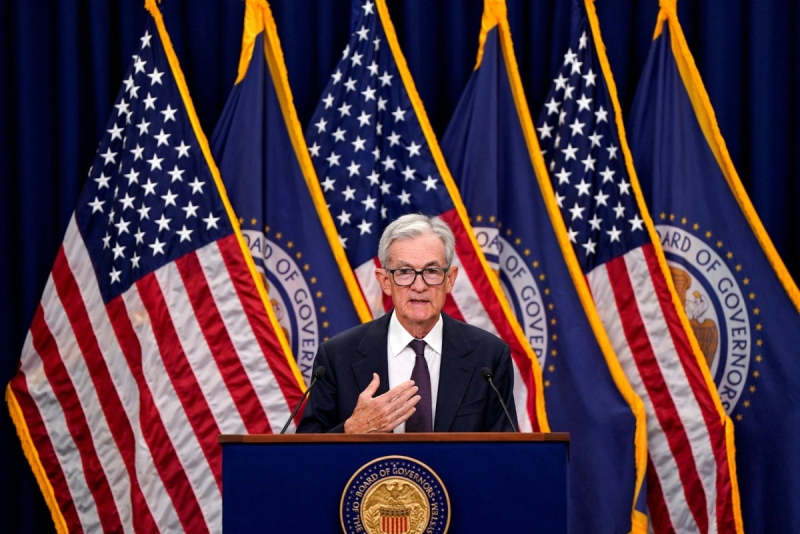 Chủ tịch Fed, Jerome Powell, trong cuộc họp báo công bố cắt giảm lãi suất lần đầu trong năm 2025. Ảnh: PBS