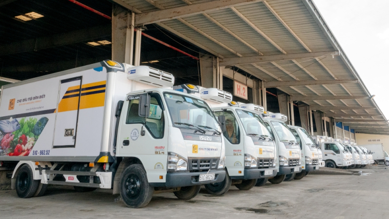 Chợ Bình Điền đóng vai trò quan trọng trong việc kết nối hàng hóa từ nhiều vùng miền với thị trường tiêu thụ lớn nhất cả nước. Ảnh: SATRA 