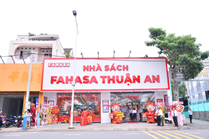 Nhà sách FHS Thuận An đi vào hoạt động với thiết kế mới hiện đại