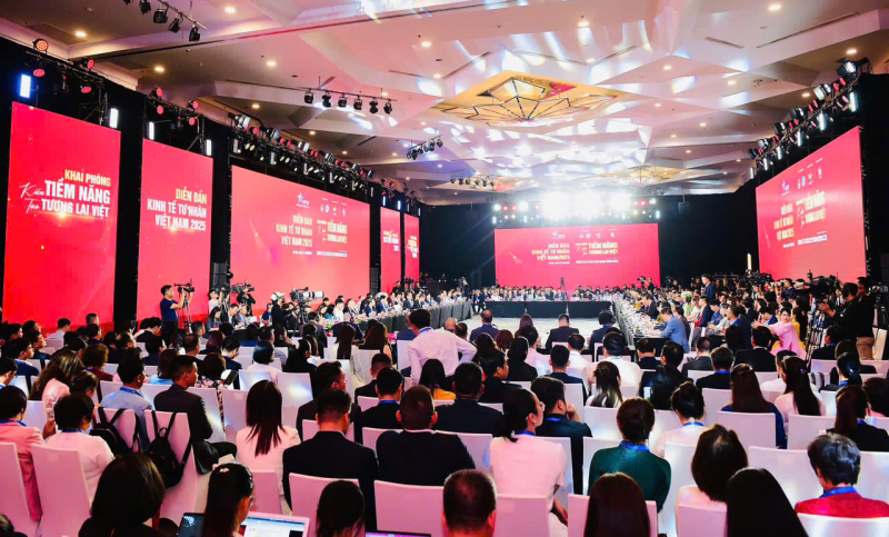 Hàng ngàn đại biểu đã tham gia các Phiên đối thoại địa phương VPSF 2025, tạo nên không khí sinh hoạt sôi nổi trong toàn đội ngũ doanh nghiệp tư nhân Việt Nam.