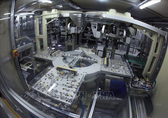 Sản xuất mạch điện tử trên máy tự động ở nhà máy của Công ty TNHH Heesung Electronics Việt Nam, Khu công nghiệp Tràng Duệ, quận An Dương, thành phố Hải Phòng. Ảnh minh họa: Vũ Sinh/TTXVN