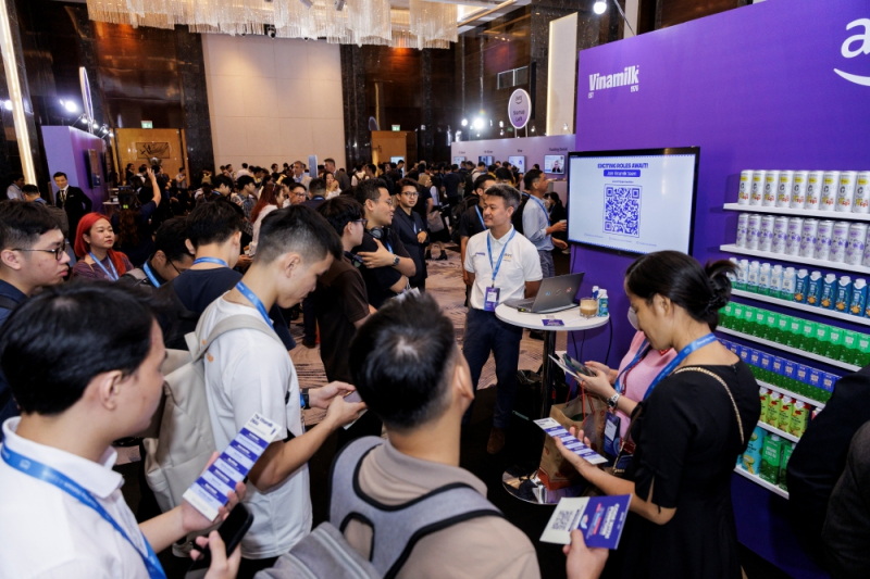 Gian hàng Vinamilk thu hút sự quan tâm của nhiều khách tham dự tại sự kiện AWS Cloud Day Việt Nam 2025 (Ảnh: AWS). 