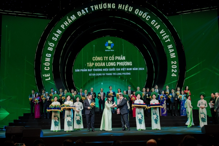 Công ty cổ phần Tập đoàn Long Phương được vinh danh Thương hiệu Quốc gia do Thủ tướng Phạm Minh Chính trao tặng