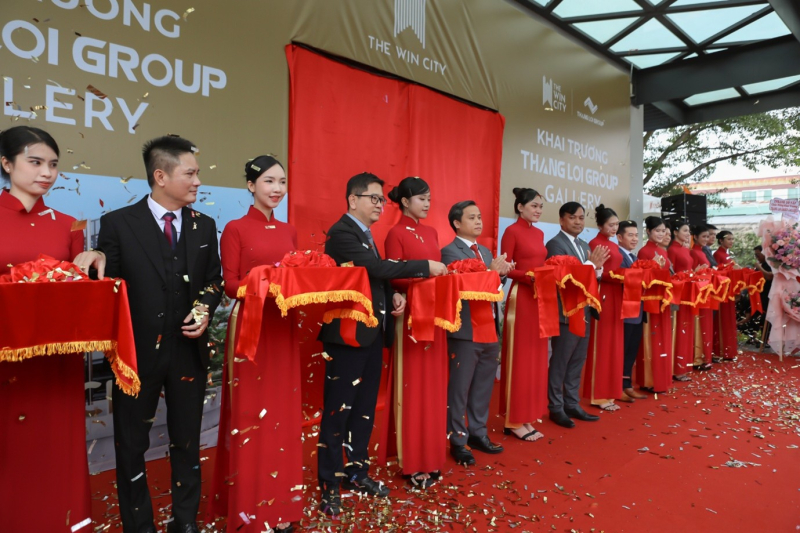 Khoảnh khắc cắt băng khánh thành Thắng Lợi Group Gallery, mở ra dấu mốc mới trong hành trình kiến tạo không gian trải nghiệm bất động sản chuẩn mực.