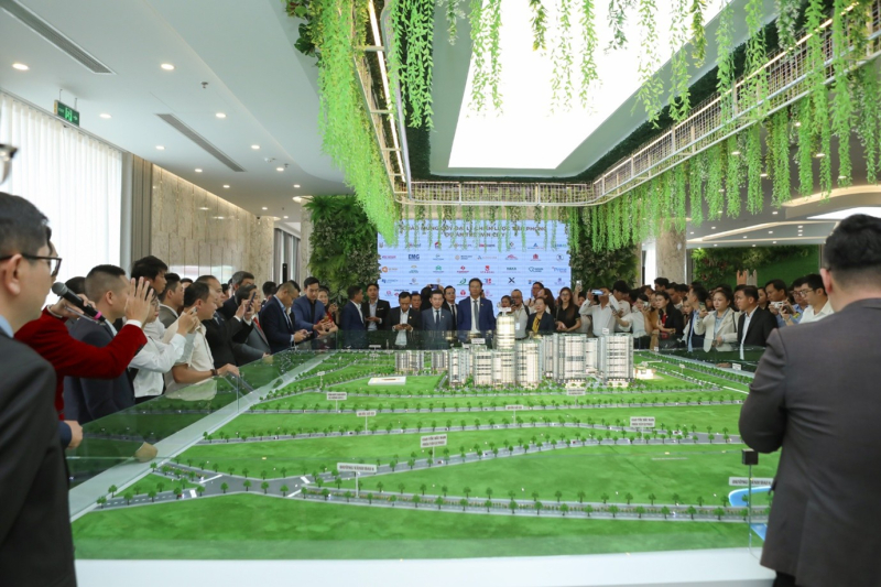 Thắng Lợi Goup Gallery được tích hợp hệ sinh thái: trải nghiệm bất động sản - kết nối khách hàng – tư vấn bán hàng – đào tạo. Tại sự kiện, khách hàng, đại lý tham quan trải nghiệm không gian tư vấn sa bàn dự án The Win City.