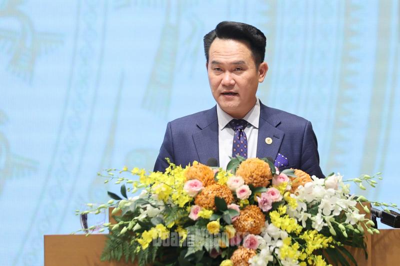 Ông Đặng Hồng Anh, Chủ tịch Hội Doanh nhân trẻ Việt Nam phát biểu tại Hội nghị.