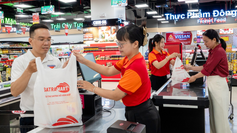 SATRA luôn kiên định mục tiêu phục vụ người tiêu dùng và góp phần nâng cao vị thế hàng Việt. Ảnh: SATRA