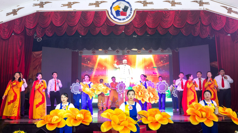 Tiết mục dự thi đến từ đội thi Trung tâm Thương mại SATRA Củ Chi. Ảnh: SATRA