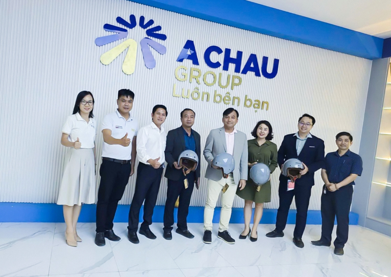 Đoàn thẩm định tại Công ty TNHH Sản xuất và Thương mại Kỹ thuật Á Châu.