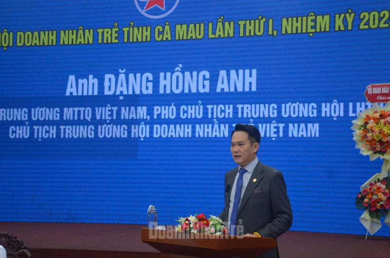 Ông Đặng Hồng Anh, Chủ tịch Hội Doanh nhân trẻ Việt Nam phát biểu chỉ đạo hội nghị.
