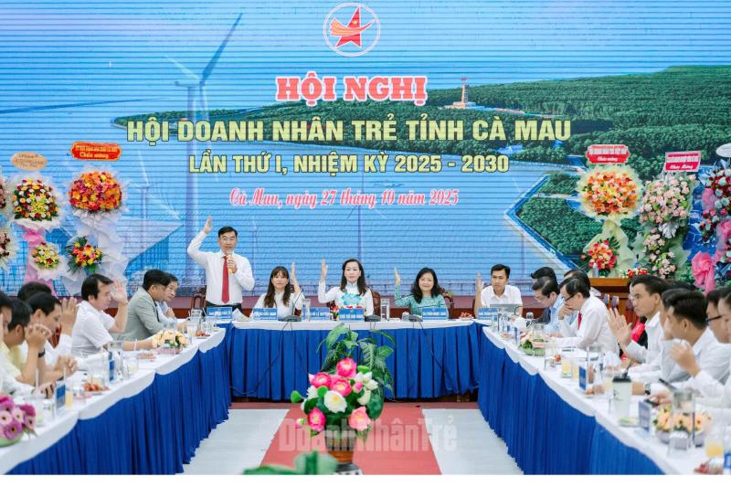 Toàn cảnh hội nghị.