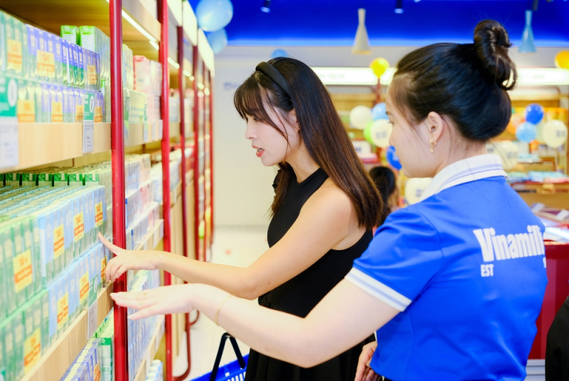 Vinamilk tăng trưởng doanh thu quý 3 tại thị trường trong nước nhờ tăng độ phủ cửa hàng; sản phẩm mới và đa dạng cách tiếp cận người tiêu dùng. Ảnh: Vi Nam 