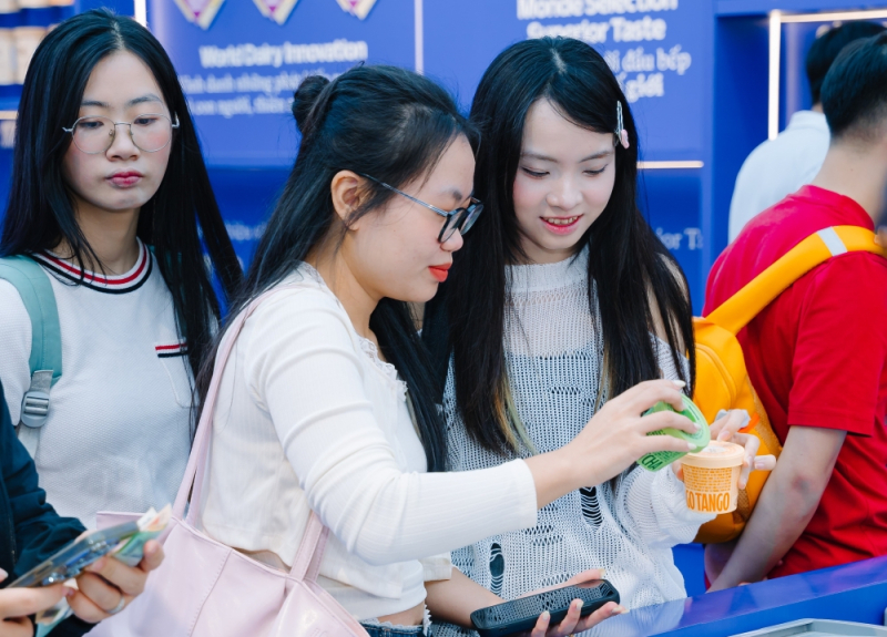 Các sản phẩm mới của Vinamilk tạo ra xu hướng mới, thu hút người tiêu dùng trải nghiệm. Ảnh: Vi Nam 